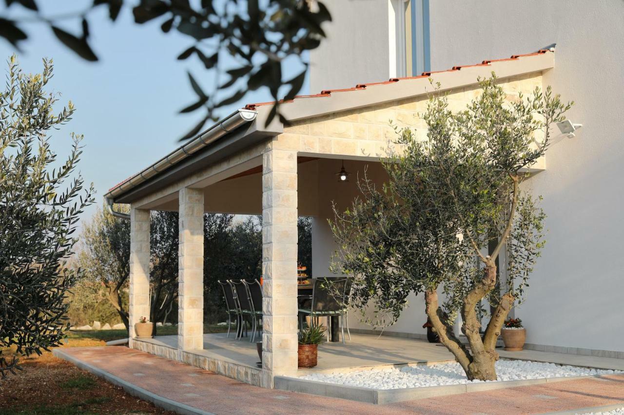Holiday Home Hrast Debeljak Екстер'єр фото
