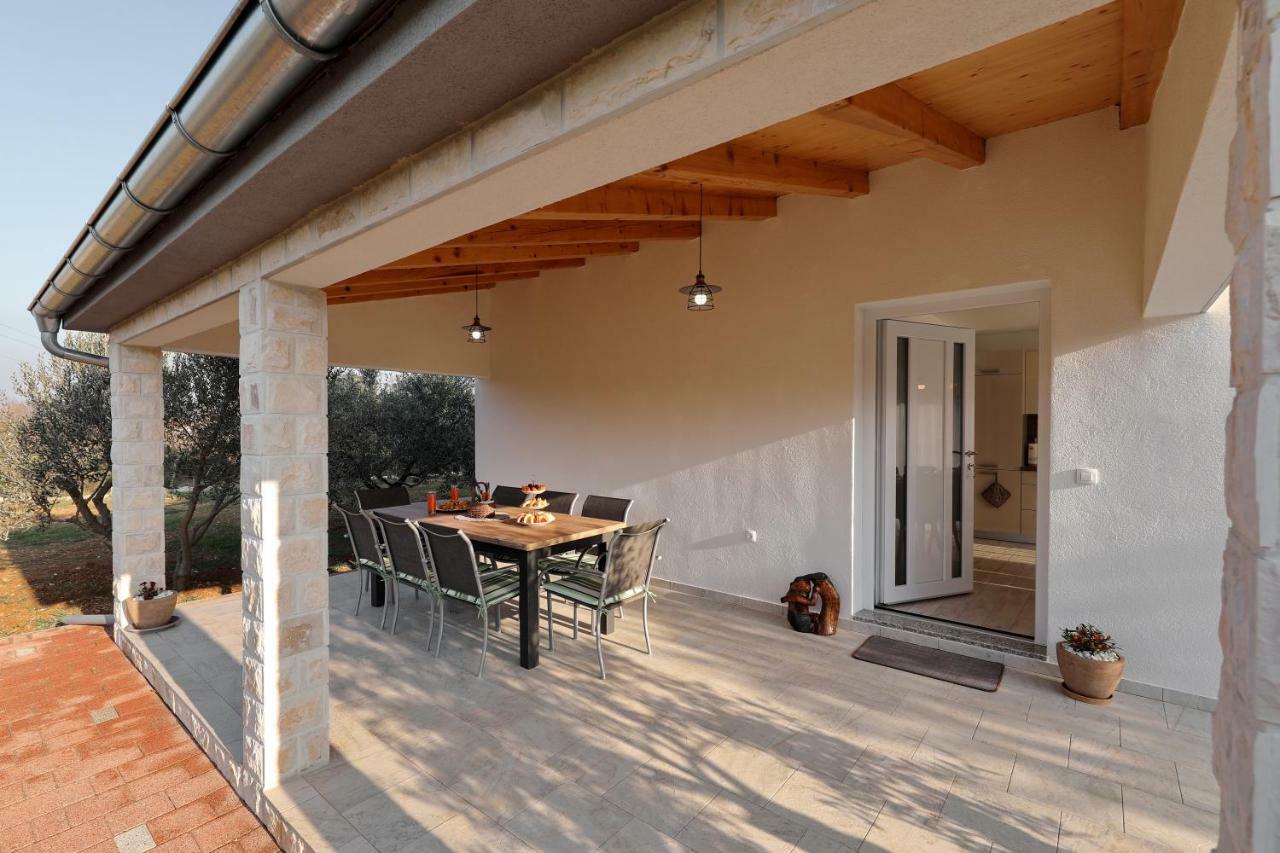 Holiday Home Hrast Debeljak Екстер'єр фото