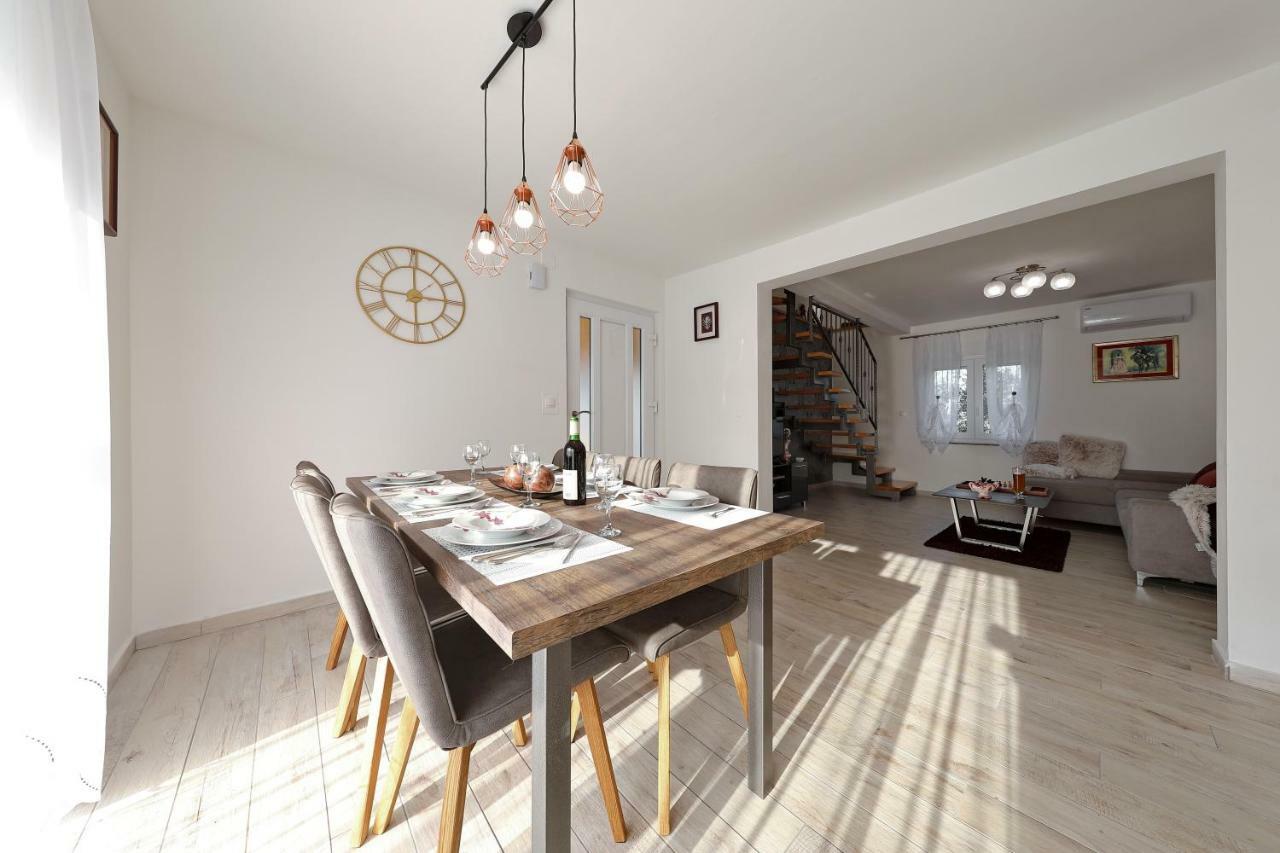 Holiday Home Hrast Debeljak Екстер'єр фото
