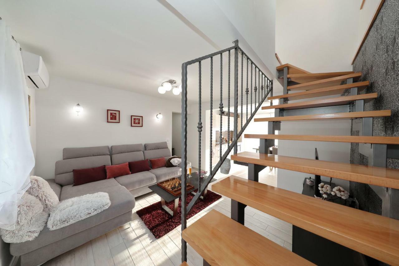 Holiday Home Hrast Debeljak Екстер'єр фото