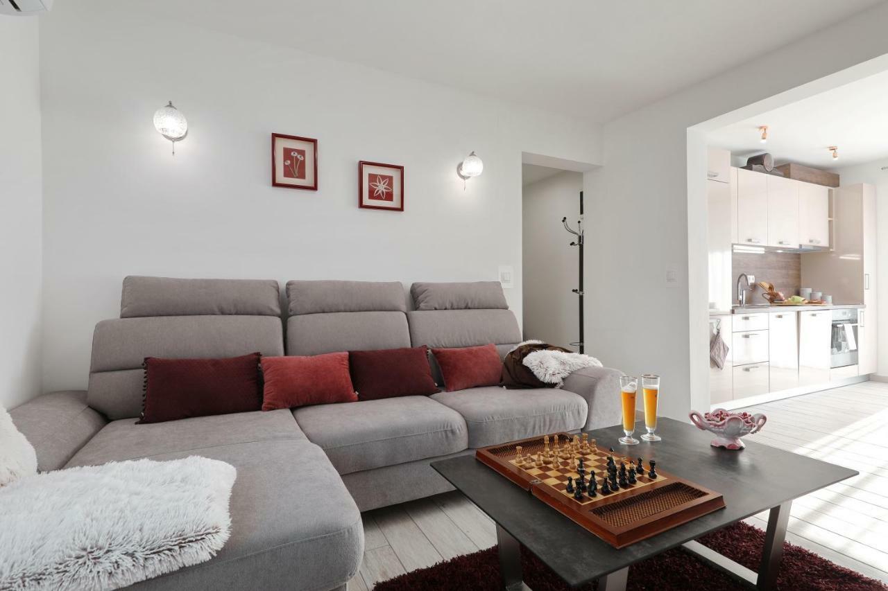 Holiday Home Hrast Debeljak Екстер'єр фото