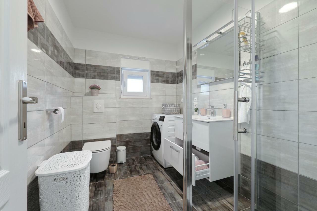Holiday Home Hrast Debeljak Екстер'єр фото