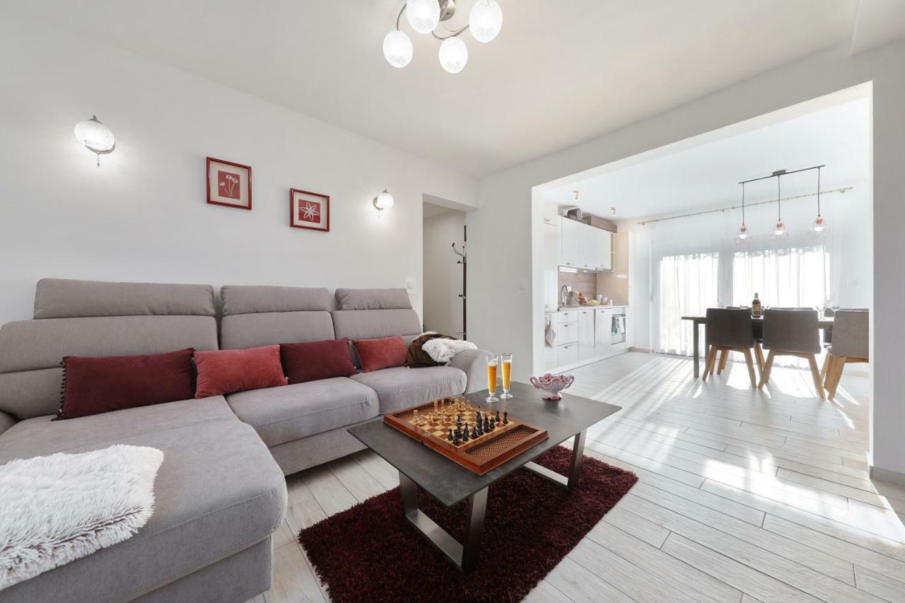 Holiday Home Hrast Debeljak Екстер'єр фото