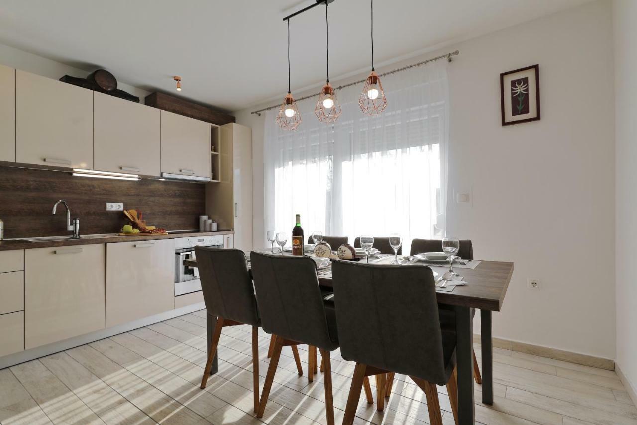 Holiday Home Hrast Debeljak Екстер'єр фото