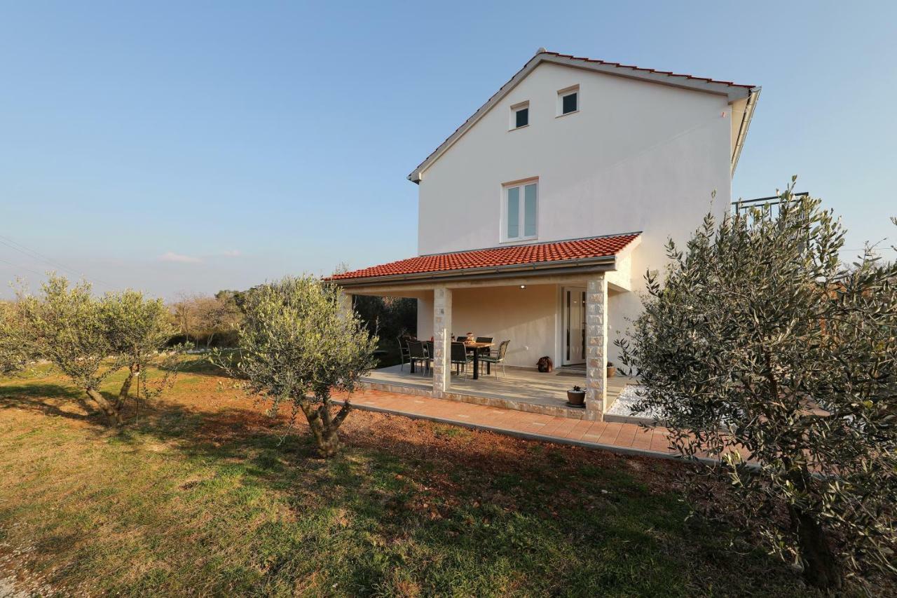 Holiday Home Hrast Debeljak Екстер'єр фото