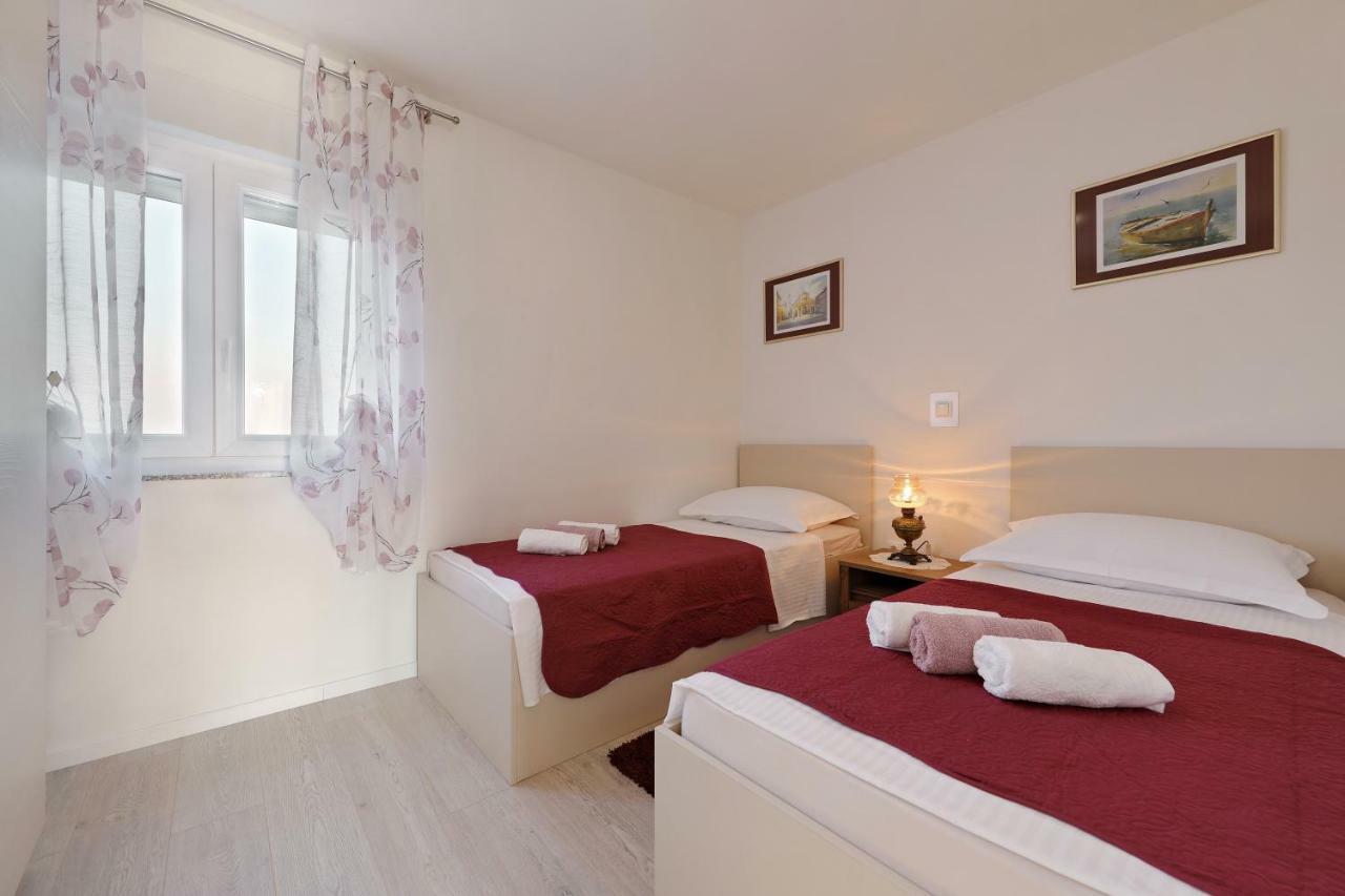 Holiday Home Hrast Debeljak Екстер'єр фото