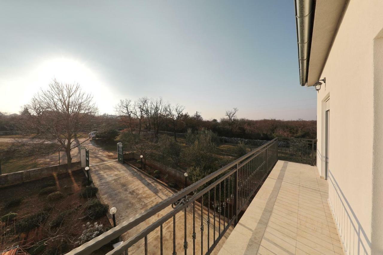 Holiday Home Hrast Debeljak Екстер'єр фото
