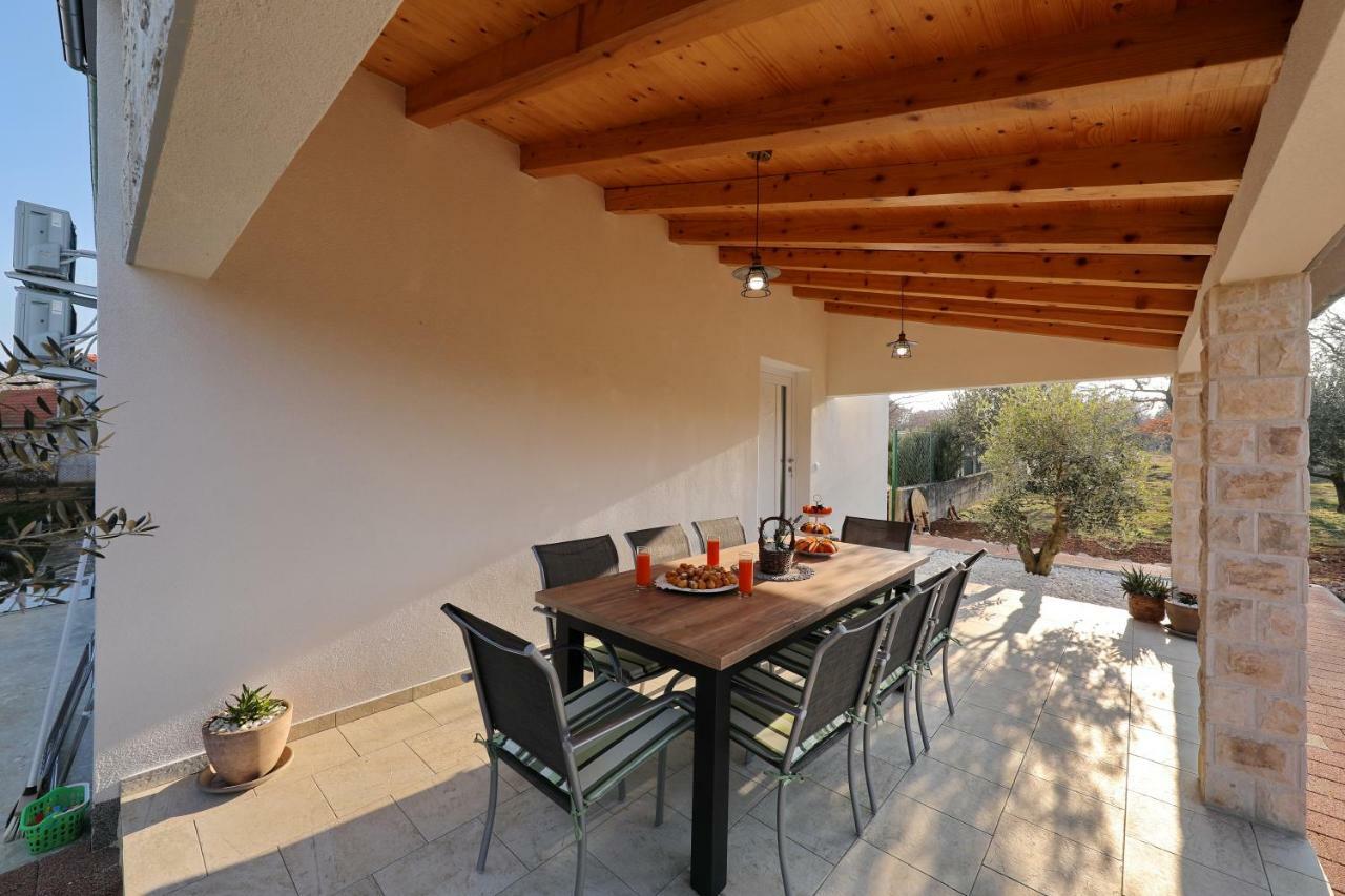 Holiday Home Hrast Debeljak Екстер'єр фото